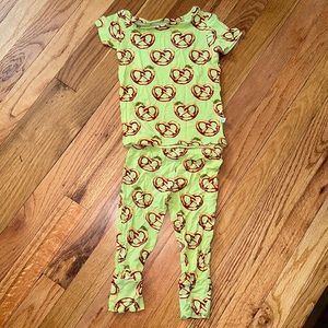 Posh Peanut - pretzels 12-18 months